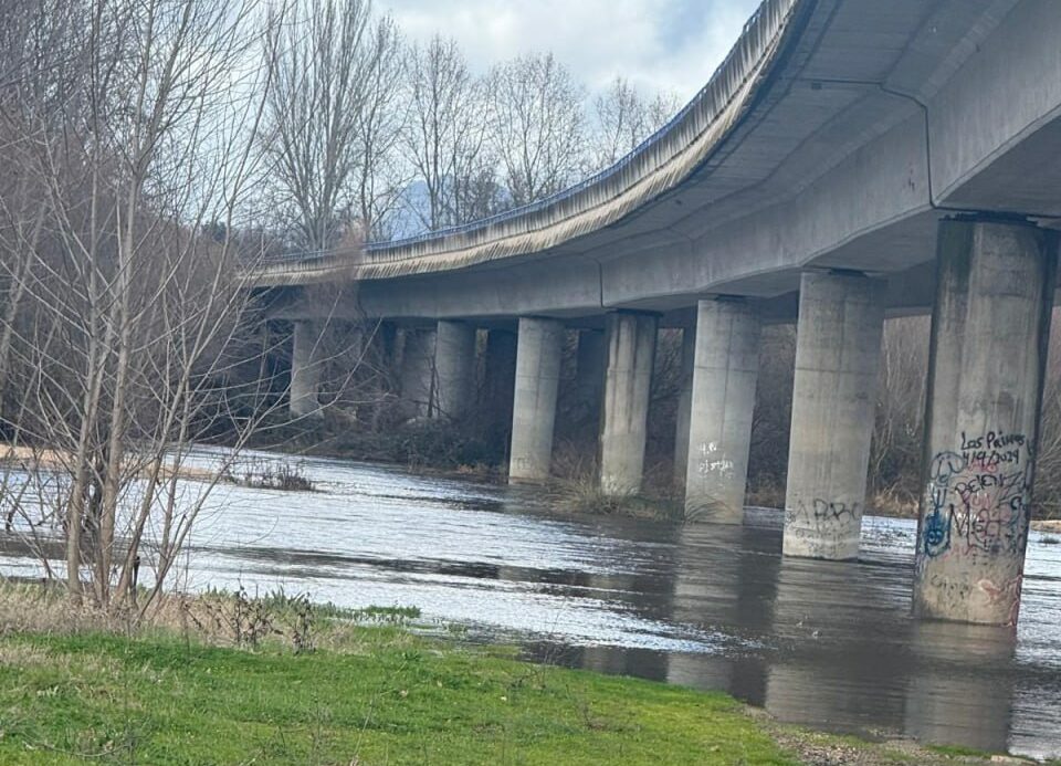Situación de "estabilidad" en Escalona ante la crecida del río Alberche que mantiene a 20 familias desalojadas