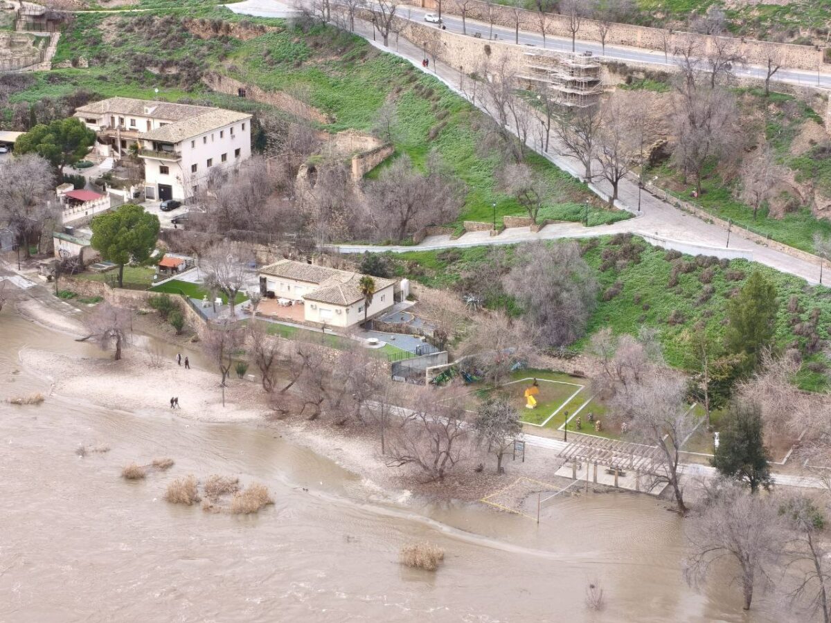 La playa de Tenerías, inundada por la crecida del río Tajo en Toledo menos de un año después