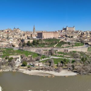 La playa de Tenerías emerge de nuevo en Toledo tras la bajada del caudal del río Tajo
