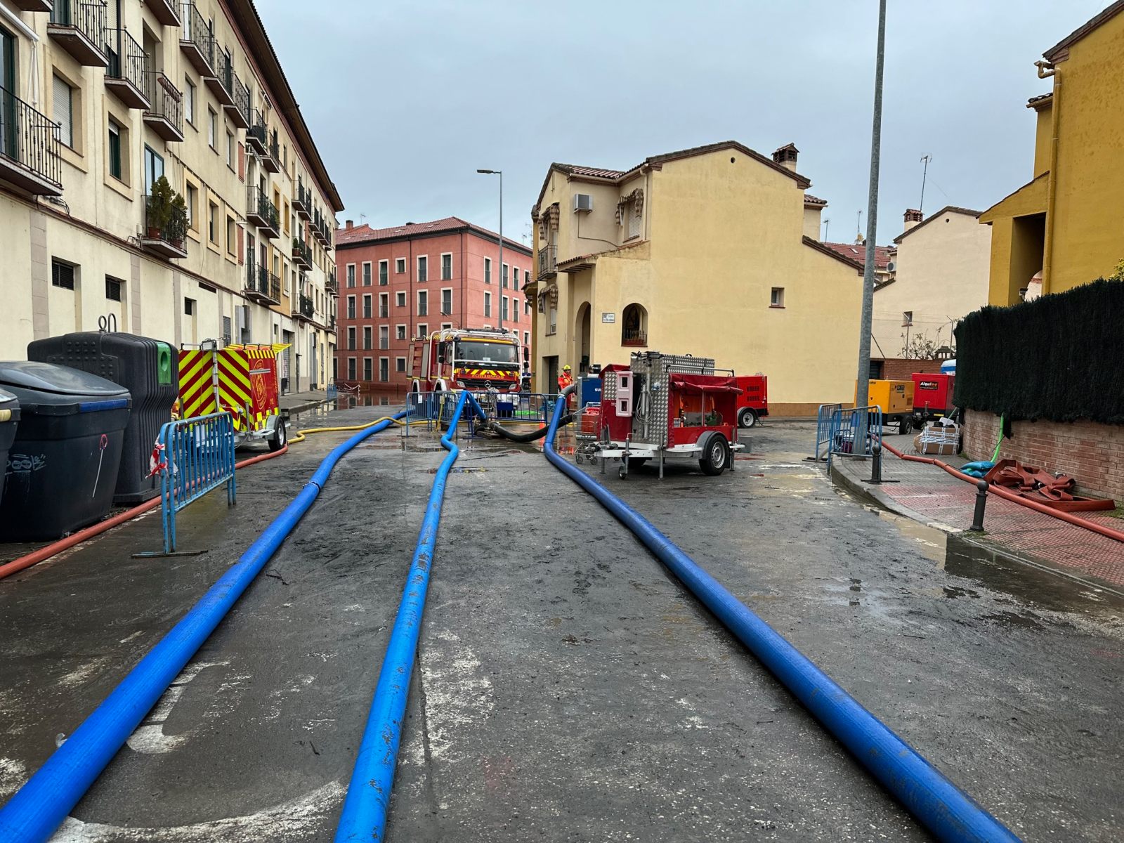 Talavera amplía la gratuidad de la zona azul hasta el sábado y los bomberos continúan achicando agua "a gran velocidad"