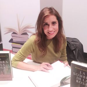 Ángela Banzas presenta en Toledo el libro con el que quedó finalista del Premio Planeta