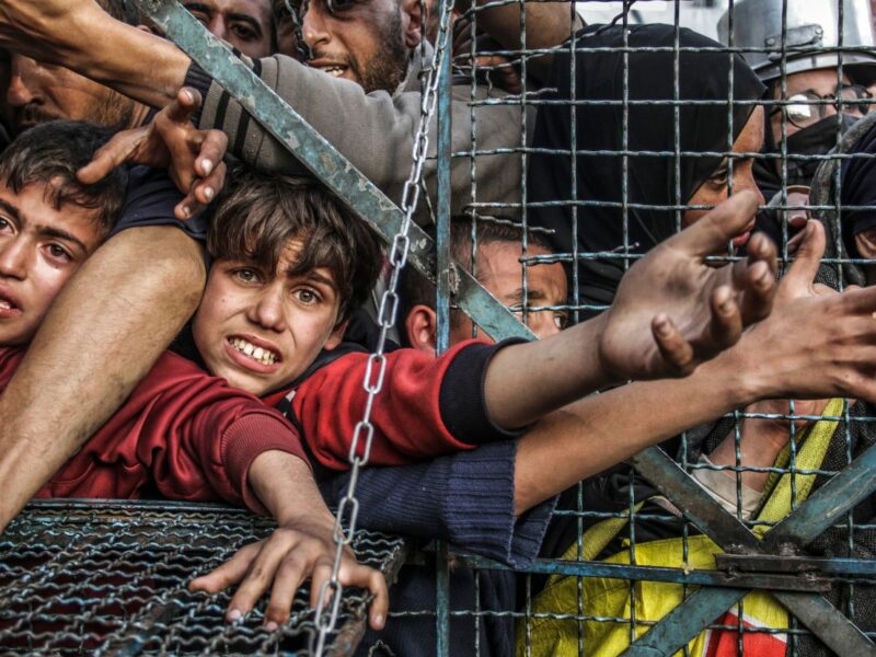 El Museo de Santa Cruz expone fotografías que retratan la hambruna y el asedio a la población infantil de Gaza