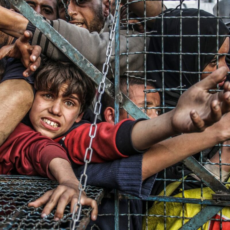 El Museo de Santa Cruz expone fotografías que retratan la hambruna y el asedio a la población infantil de Gaza