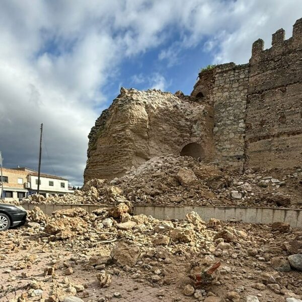 El PP de Escalona pide explicación al traslado al punto limpio de los restos de la torre del castillo que colapsó en marzo