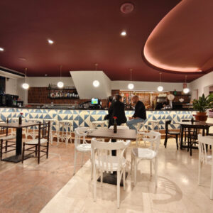 El histórico Yogui’s reabre como Santa Cruz y recupera su nombre original de 1986