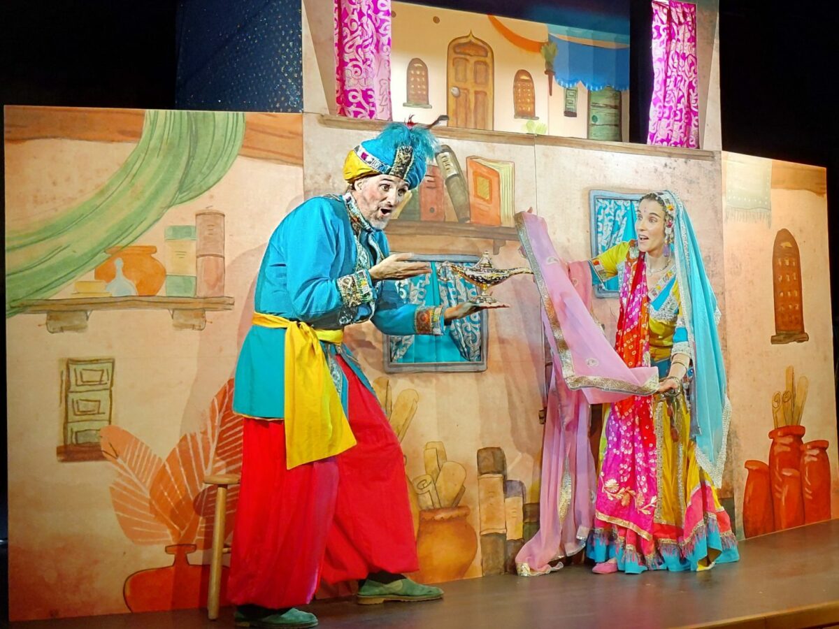 La Sala Thalía abre la primavera familiar del Teatro de Rojas con un libro y un retablo de Oriente