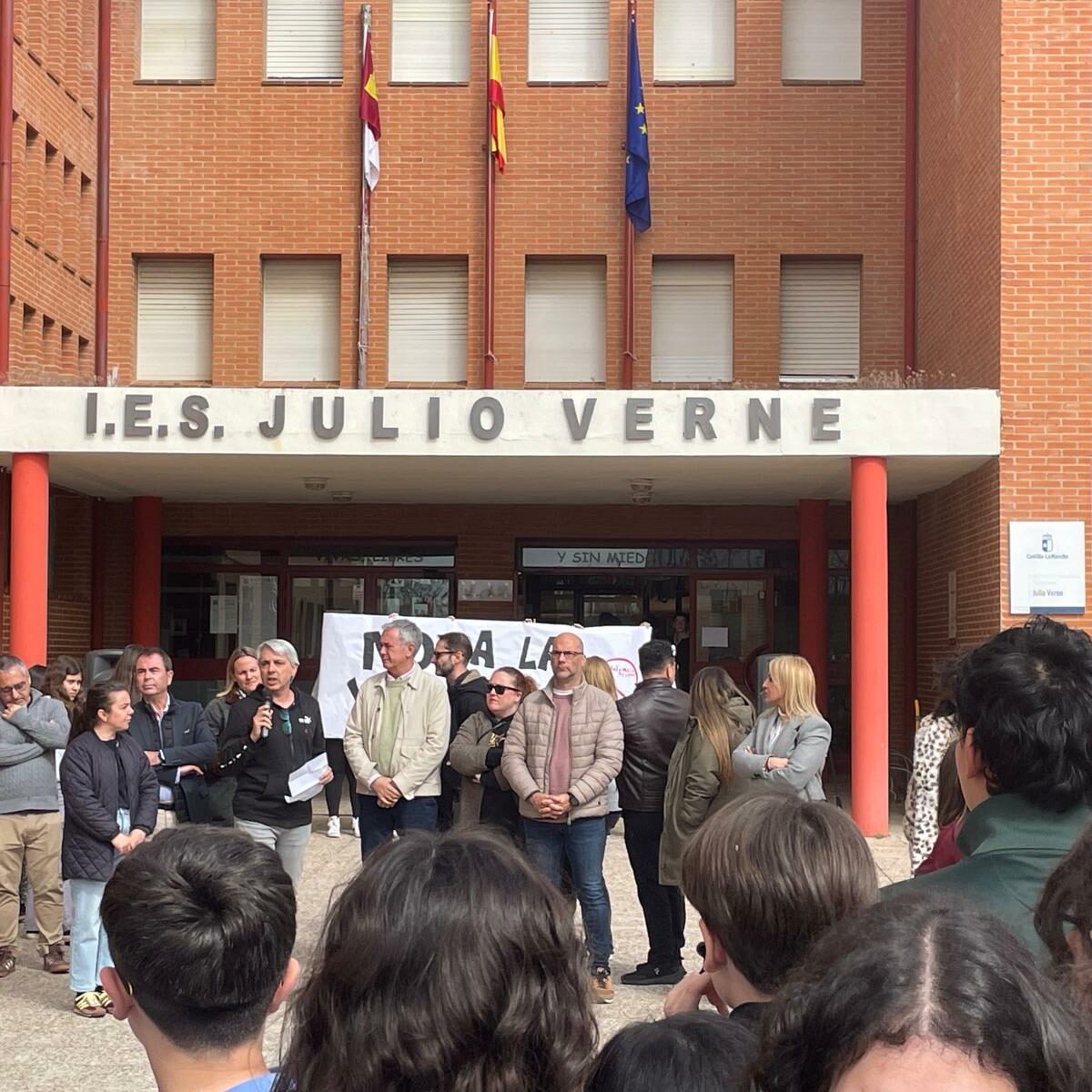 El IES de Bargas y otros centros educativos de Toledo se concentran contra la violencia escolar: "No es inevitable"