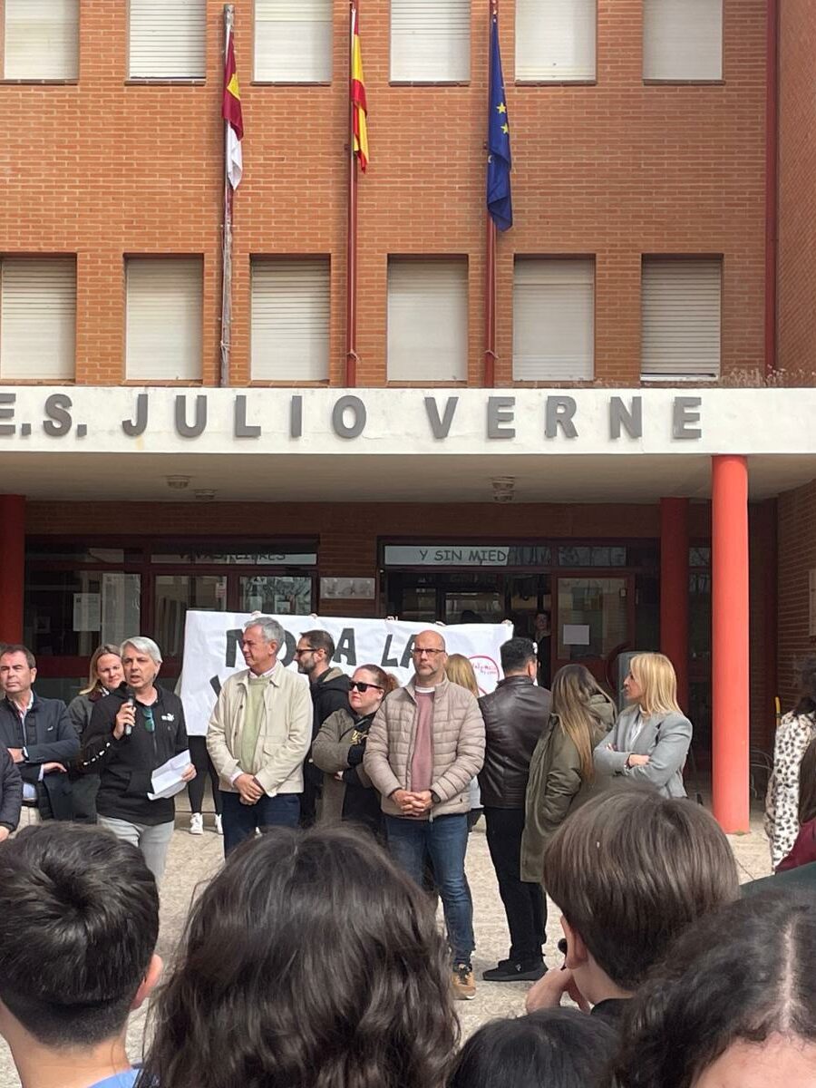 El IES de Bargas y otros centros educativos de Toledo se concentran contra la violencia escolar: "No es inevitable"