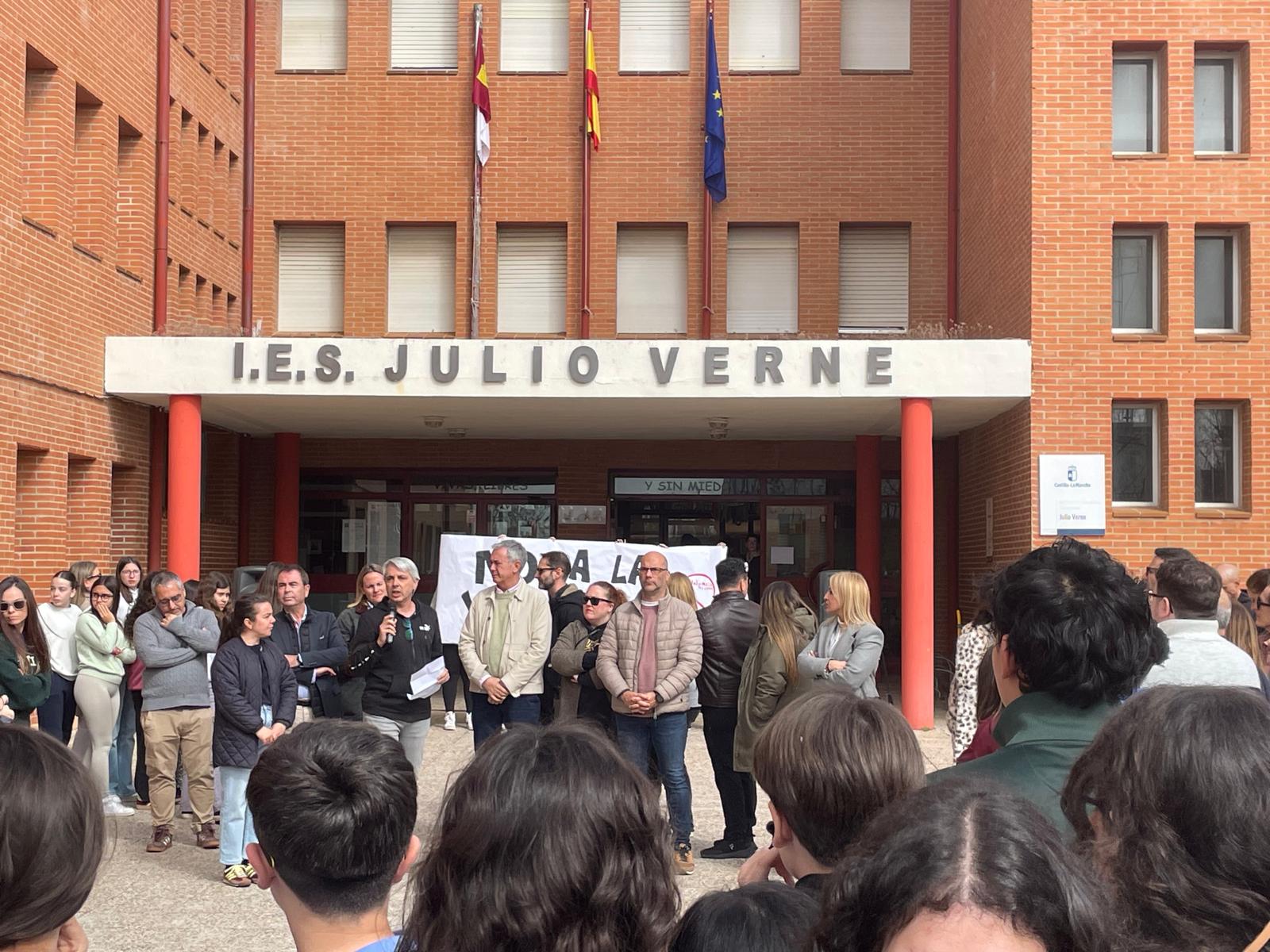 El IES de Bargas y otros centros educativos de Toledo se concentran contra la violencia escolar: "No es inevitable"