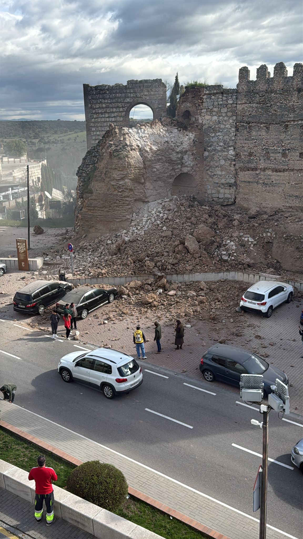 Se derrumba una de las torres del castillo de Escalona, sin causar heridos: “Media hora después habría sido una tragedia”