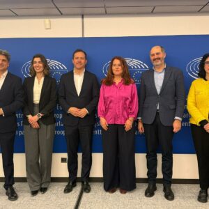 Velázquez viaja a Bruselas en busca de fondos europeos tras judicializar el rechazo a los EDIL