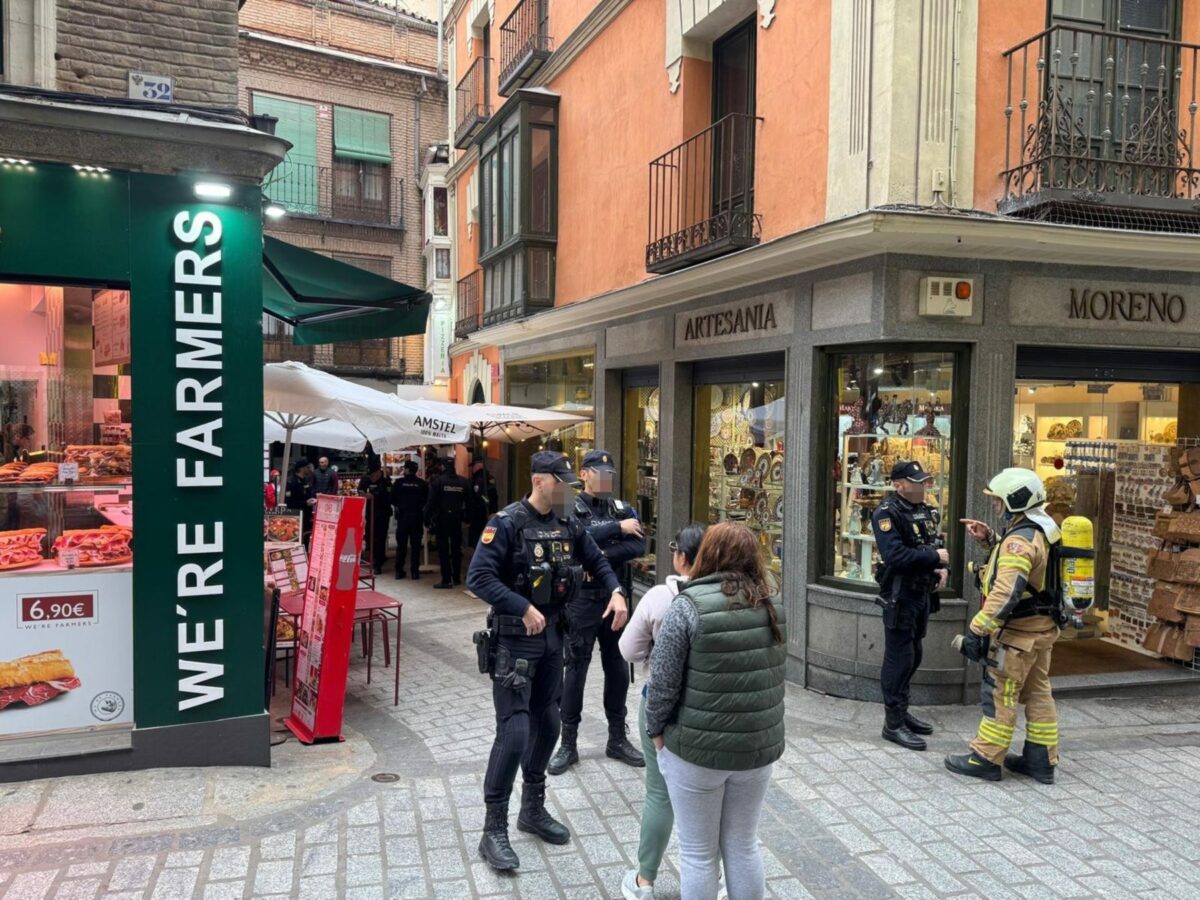 Una estufa provoca un incendio en un bloque de pisos en el Casco Histórico de Toledo sin causar heridos