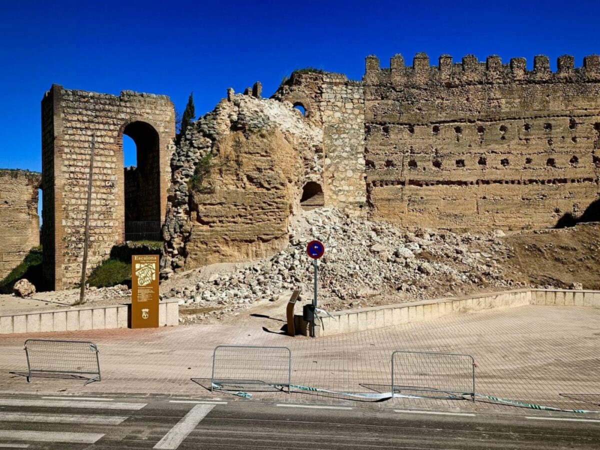 La Junta actuará en la torre caída del castillo de Escalona y en otra del interior que tiene "una fisura importante"