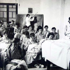 Los reformatorios franquistas para niñas "rebeldes" y de los que apenas se habla: "No había esperanzas de salir con vida"