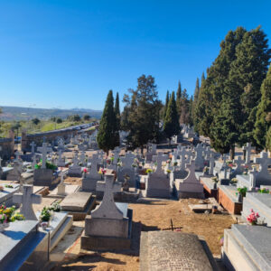 Toledo refuerza la limpieza y el mantenimiento del cementerio y activa un servicio especial de autobuses