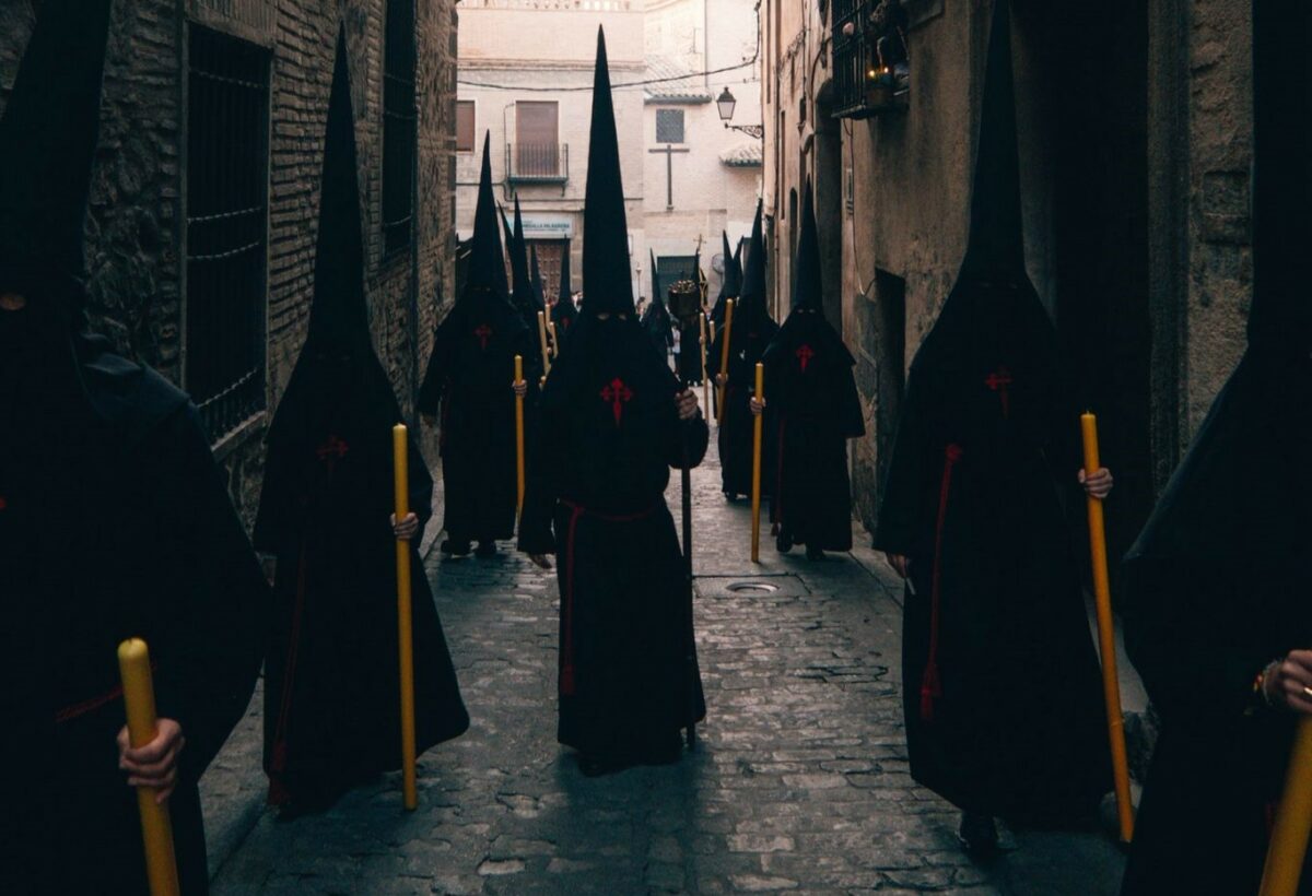 El conteo de Toledo Sacro cifra que los penitentes de las procesiones de Semana Santa no alcanzan el 3% de la población