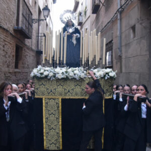 Carmen, la capataz que ha conseguido en Toledo que un paso lo lleven solo mujeres: "La Semana Santa también está amurallada"