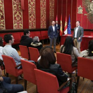 Los inquilinos de las cinco viviendas del Corral de Don Diego reciben las llaves