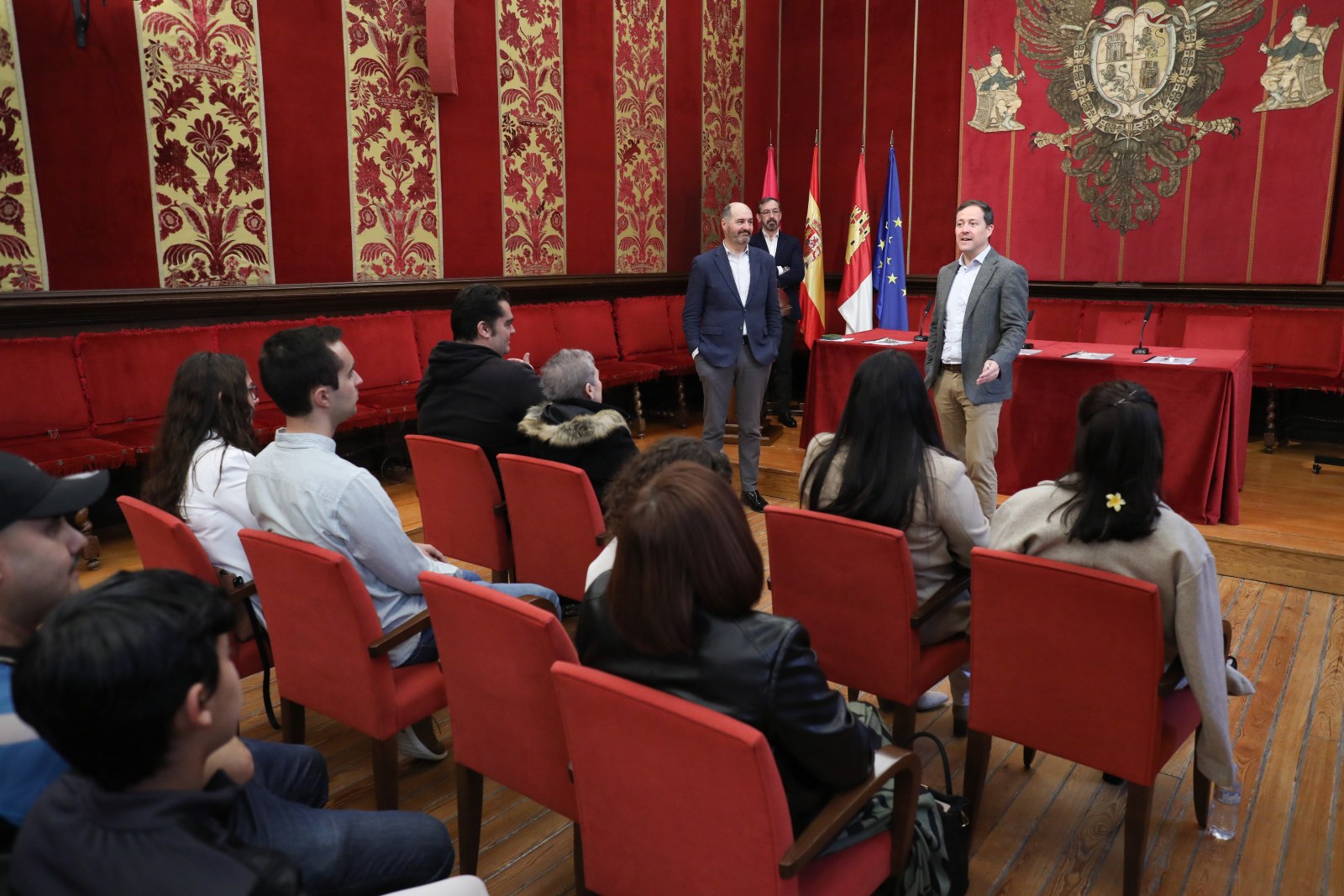 Los inquilinos de las cinco viviendas del Corral de Don Diego reciben las llaves