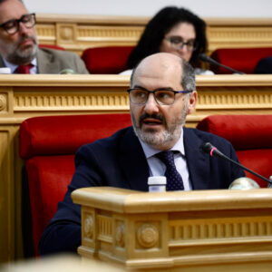 El PP se queda solo en Toledo con su propuesta de regularizar migrantes tras negar a Vox la "prioridad nacional"