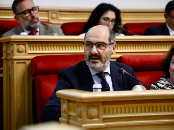 El PP se queda solo en Toledo con su propuesta de regularizar migrantes tras negar a Vox la "prioridad nacional"