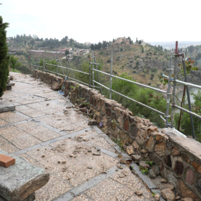 Inician la reparación de más de 30 metros de muro en el Valle para "garantizar la seguridad de los viandantes"