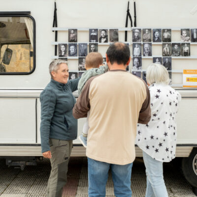 La Bitxa, la autocaravana que convierte Villarejo de Montalbán en un gran retrato colectivo