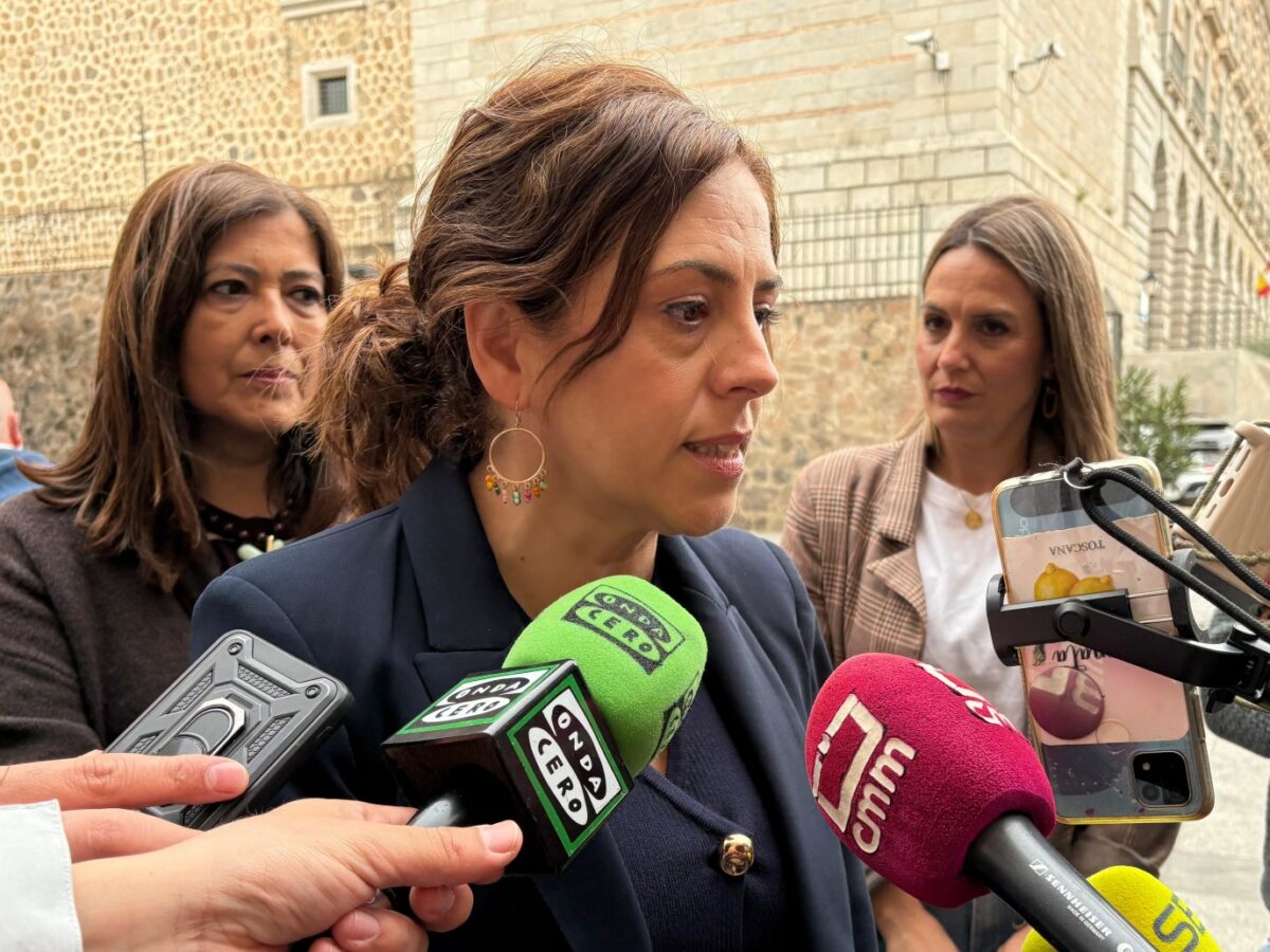 "La penitencia del calvario" con la tarjeta del bus o el "¡cuidado, bache!" en las procesiones, reproches del PSOE tras la Semana Santa