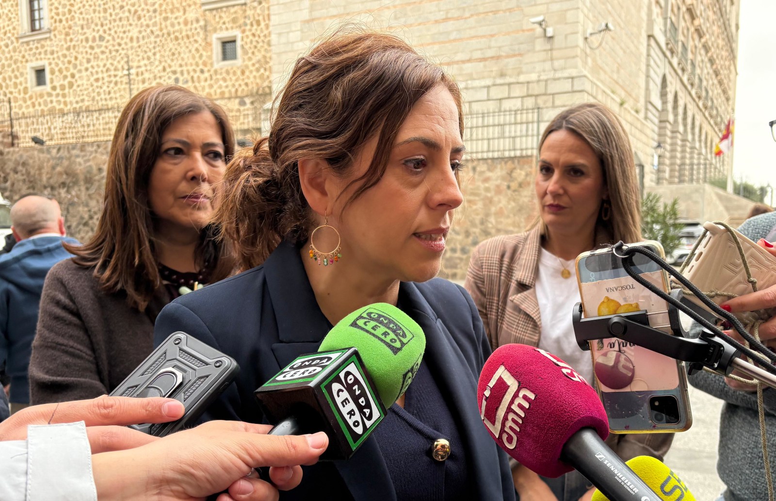 "La penitencia del calvario" con la tarjeta del bus o el "¡cuidado, bache!" en las procesiones, reproches del PSOE tras la Semana Santa