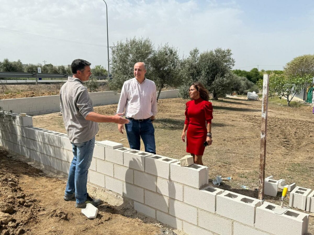 Olías del Rey realiza nuevas obras de cerramiento y control de accesos como mejoras en el punto limpio