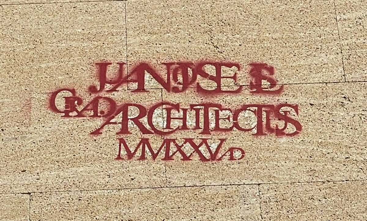 Un nuevo vítor en Toledo: el grafiti académico que forma parte de la tradición universitaria