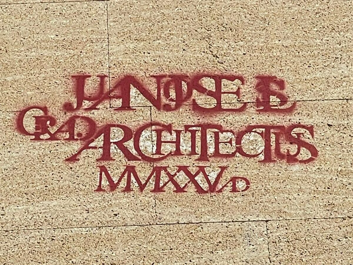 Un nuevo vítor en Toledo: el grafiti académico que forma parte de la tradición universitaria