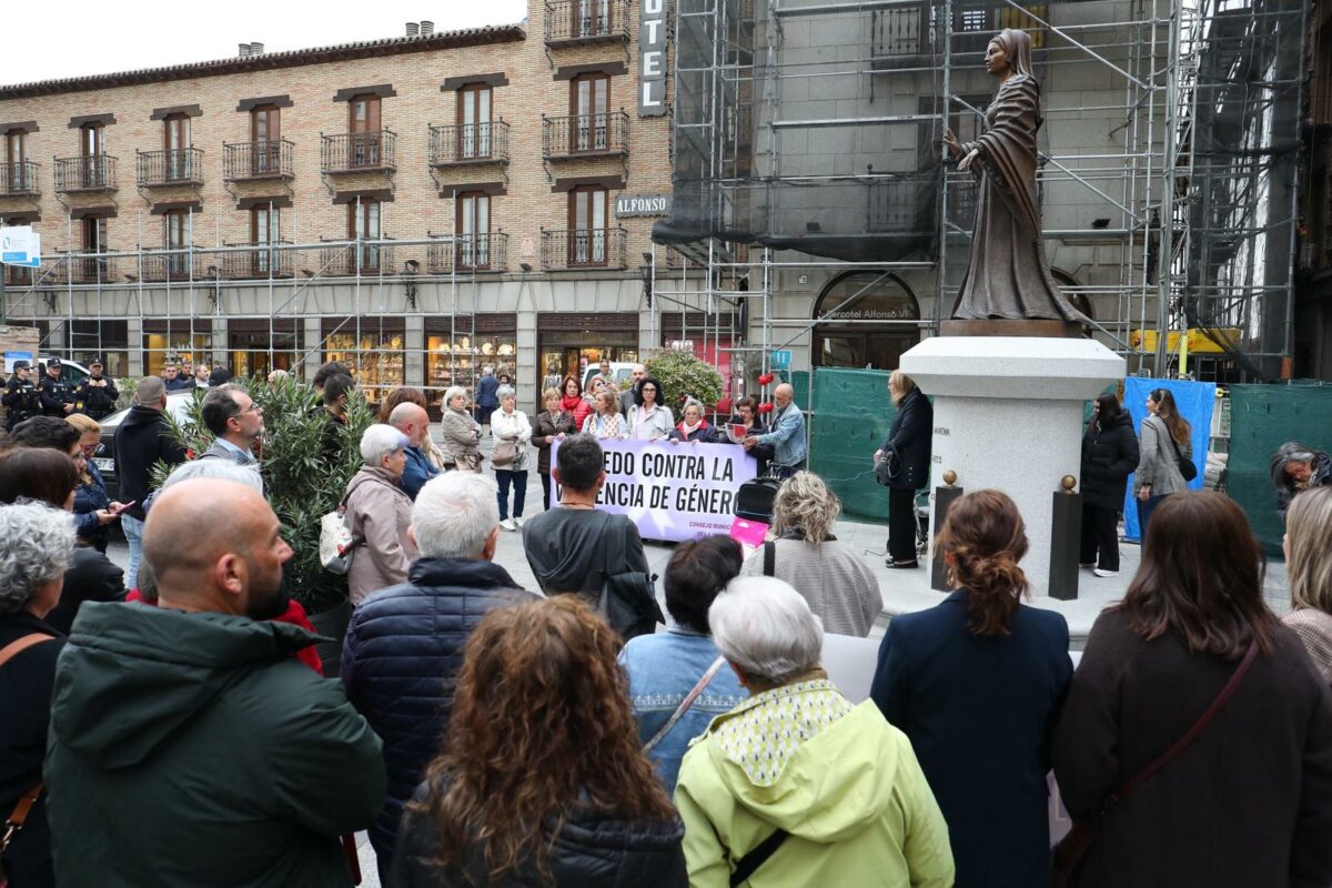 Toledo se concentra contra la violencia machista con 128 casos activos en la ciudad y críticas por la ausencia del alcalde