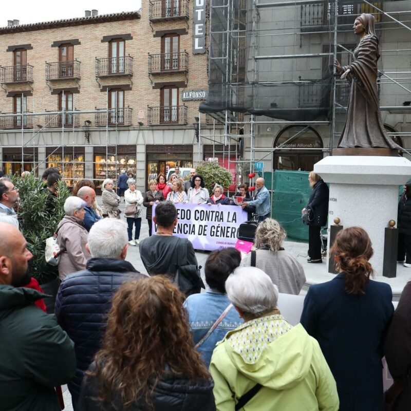 Toledo se concentra contra la violencia machista con 128 casos activos en la ciudad y críticas por la ausencia del alcalde