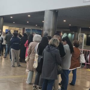 Unauto habilitará citas previas y duplicará la producción de nuevas tarjetas tras las largas colas y quejas