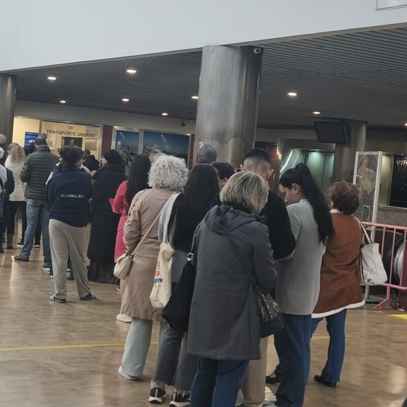 Unauto habilitará citas previas y duplicará la producción de nuevas tarjetas tras las largas colas y quejas