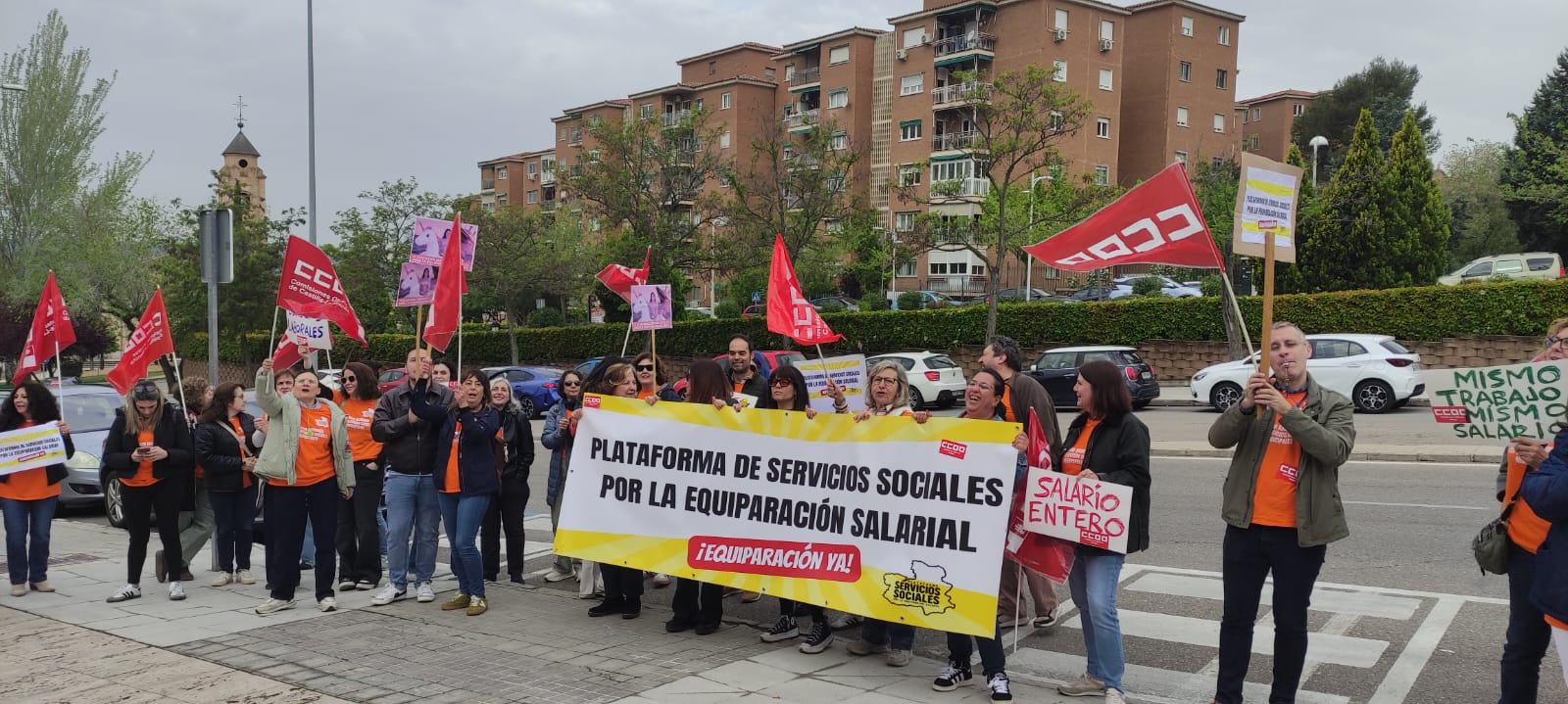Profesionales de servicios sociales de Castilla-La Mancha exigen equiparación salarial: hay diferencias de "hasta el 40%"