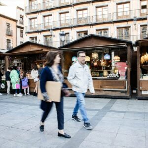 Talento, creatividad y emoción se reúnen en Zocodover en la II edición de la Feria de artesanía MIA