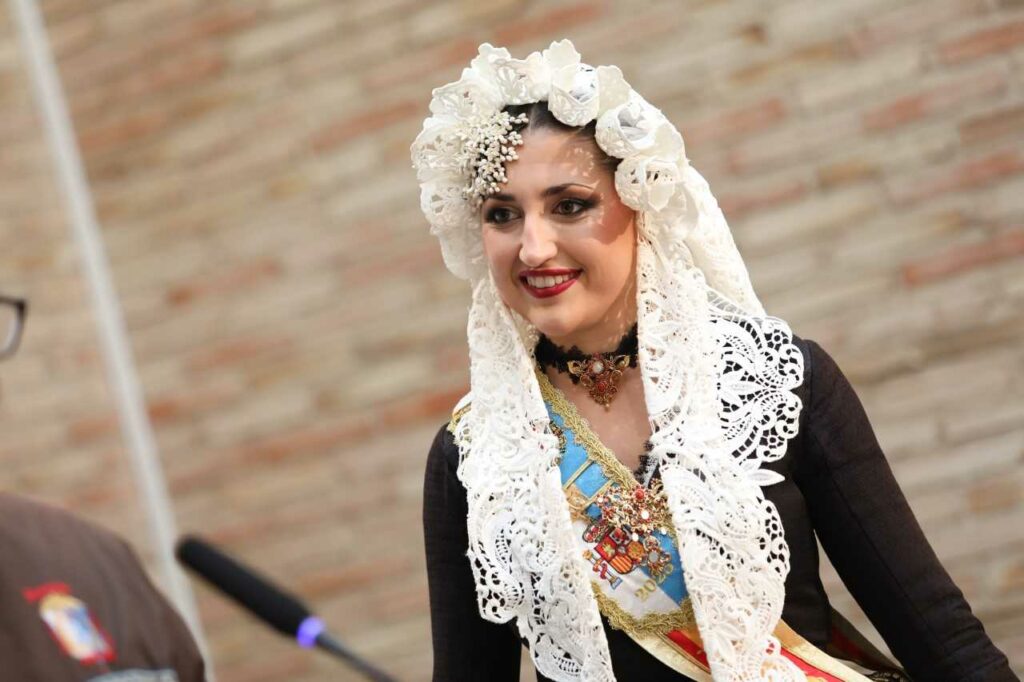 Toledo celebra sus primeras hogueras de San Juan al estilo alicantino