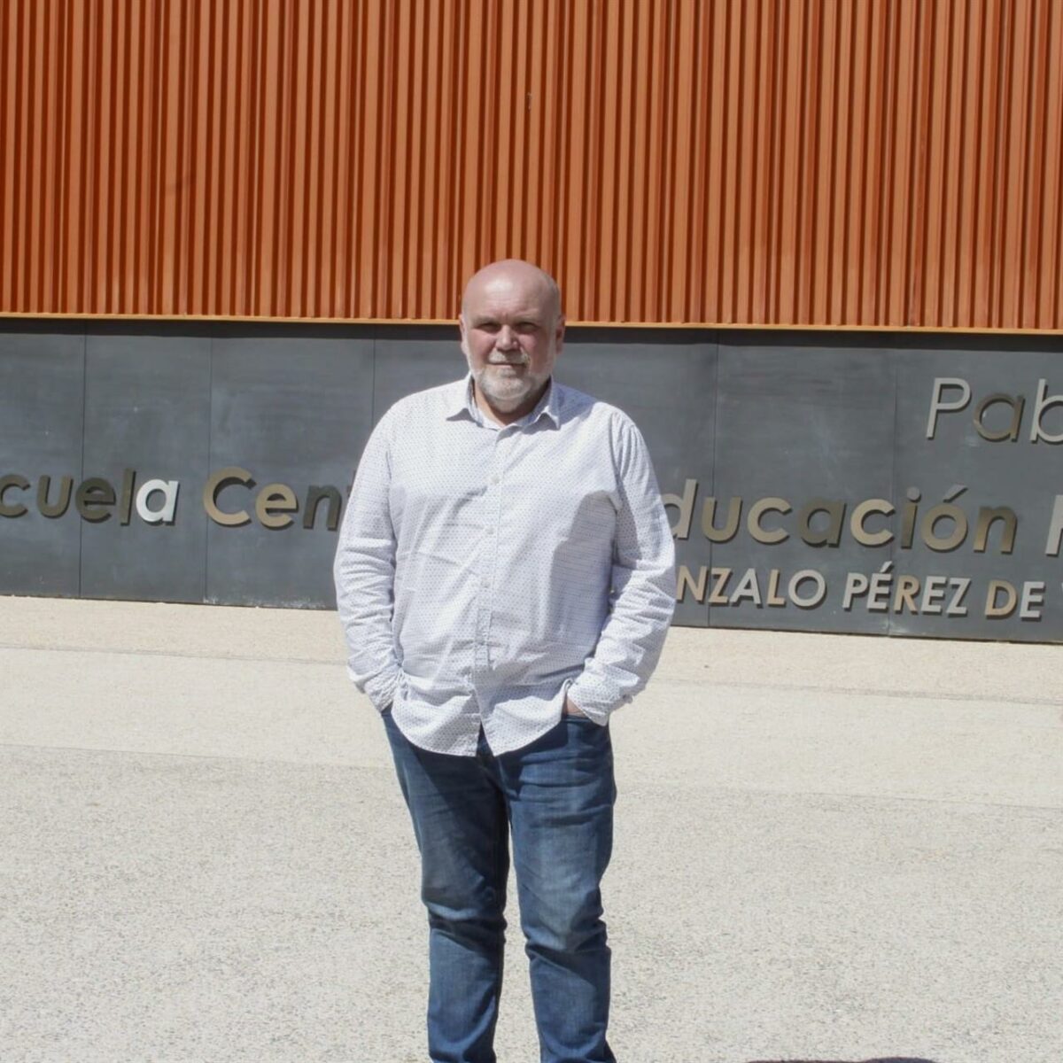 IU ve "inconcebible" que haya goteras en el renovado pabellón de la Escuela de Gimnasia: "La obra costó casi cuatro millones"