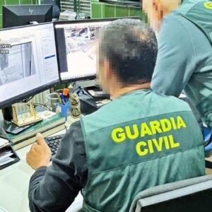 Investigan a una banda por robar en parkings de supermercados, entre ellos uno de Sonseca