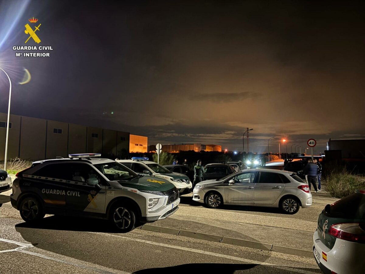 Investigan a tres personas por hacer carreras ilegales en el polígono de Villaluenga-Yuncler