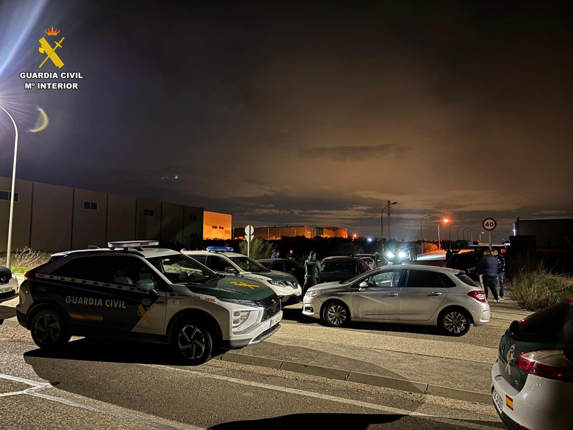 Investigan a tres personas por hacer carreras ilegales en el polígono de Villaluenga-Yuncler