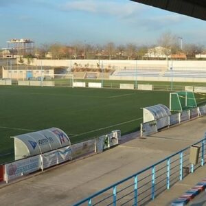 Detienen a un hombre tras intentar retener a una menor cerca del estadio de fútbol en Fuensalida