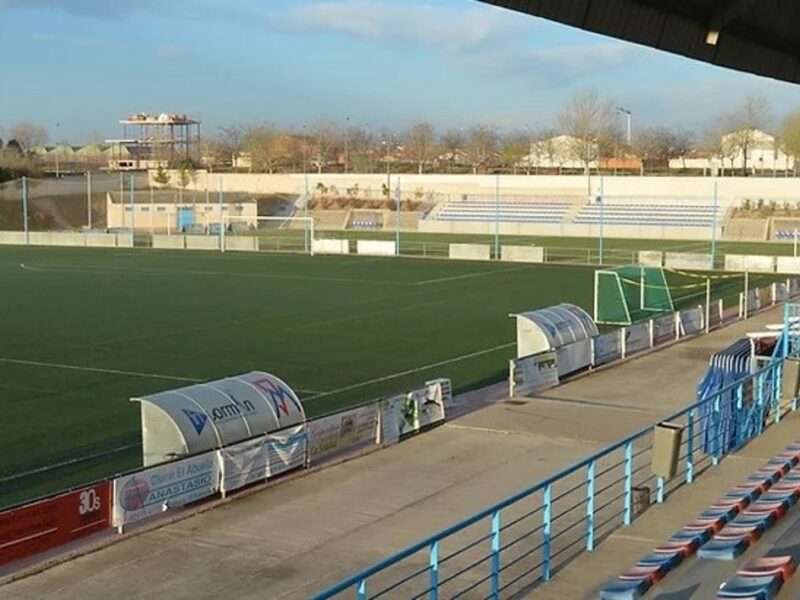 Detienen a un hombre tras intentar retener a una menor cerca del estadio de fútbol en Fuensalida