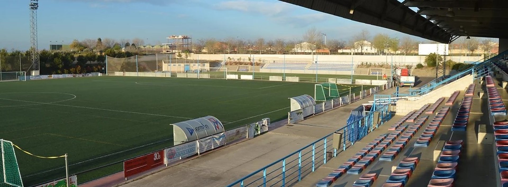 Detienen a un hombre tras intentar retener a una menor cerca del estadio de fútbol en Fuensalida