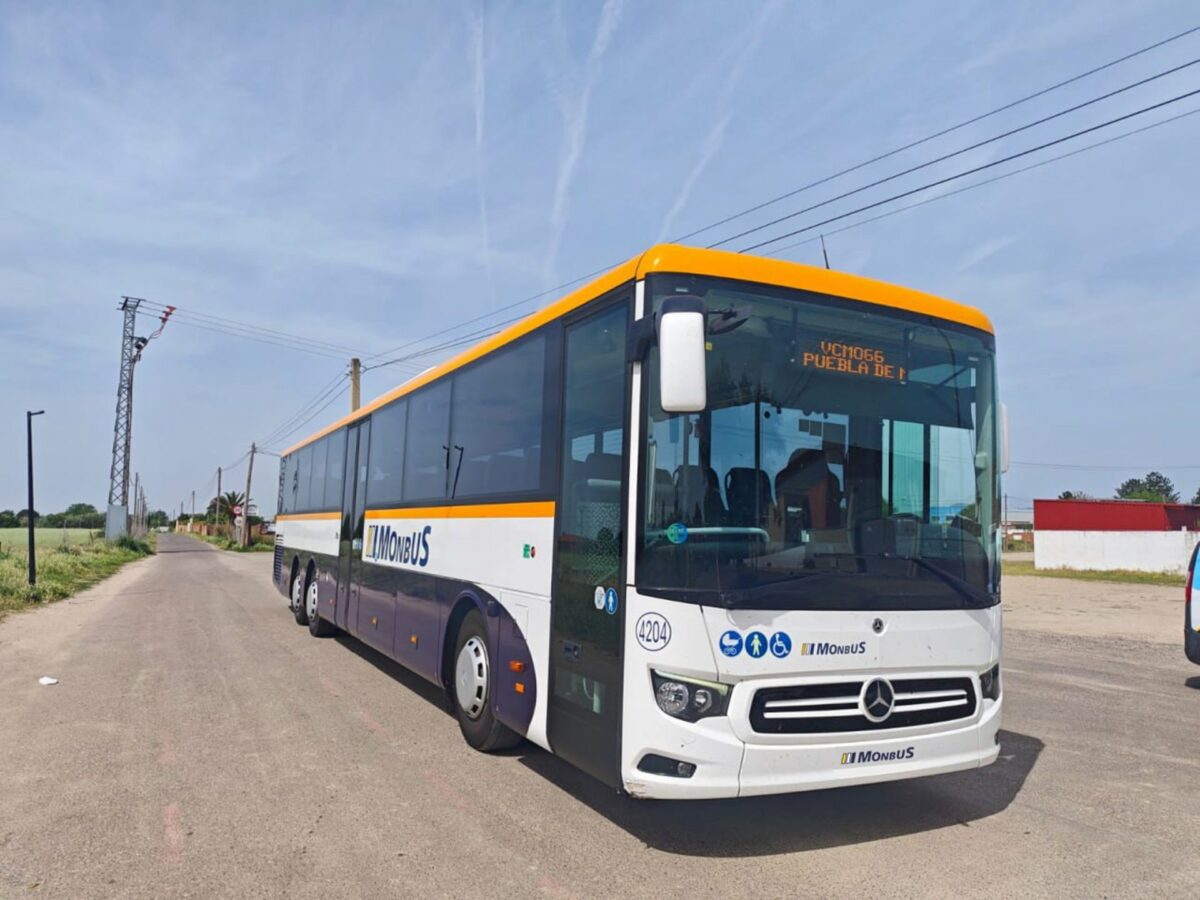 Tres nuevos autobuses se incorporan a la línea Talavera-Toledo para mejorar "capacidad, fiabilidad y confort"