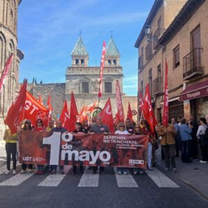 Cerca de un millar de personas defienden en Toledo los derechos humanos por el Primero de Mayo