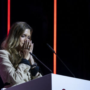 La periodista toledana Sara Carbonero brinda su Medalla de Oro a la memoria de su madre: "Nada muere si no se olvida"