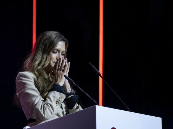 La periodista toledana Sara Carbonero brinda su Medalla de Oro a la memoria de su madre: "Nada muere si no se olvida"